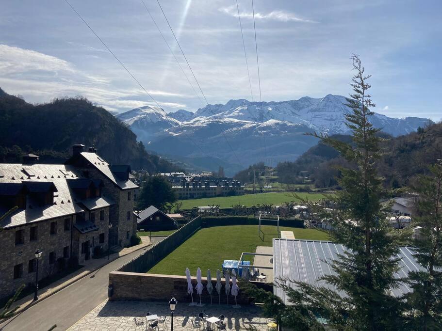 Elegante Apartamento En Escarrilla Con Vistas Al Valle Eksteriør bilde